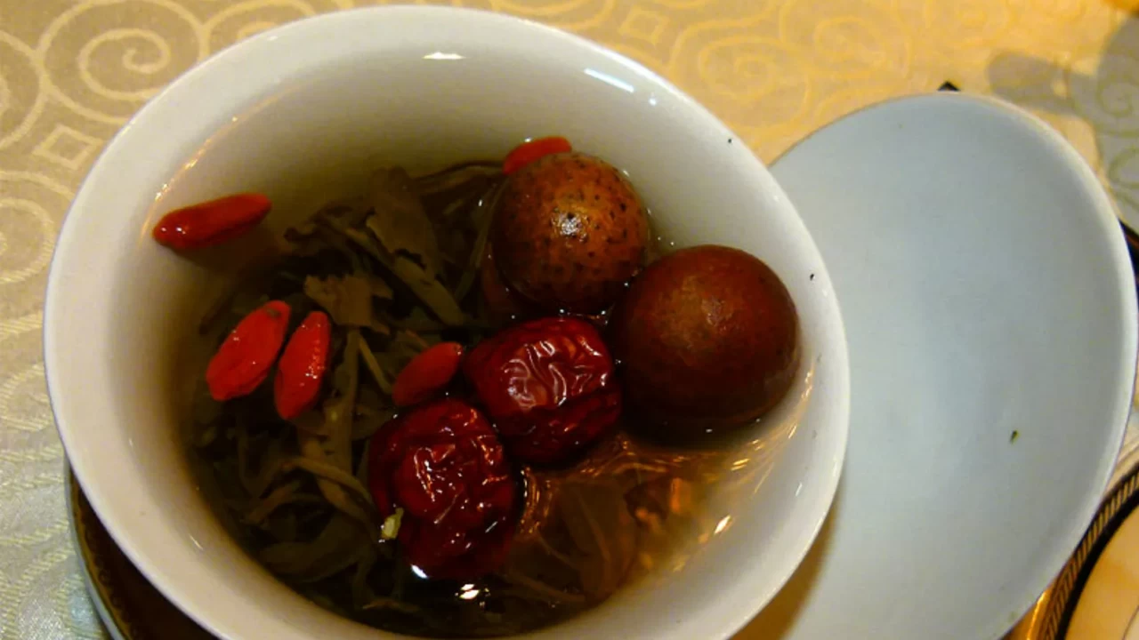 Çin’de kışın herkes bu çayla şifa buluyor! Ba Bao Cha nedir?