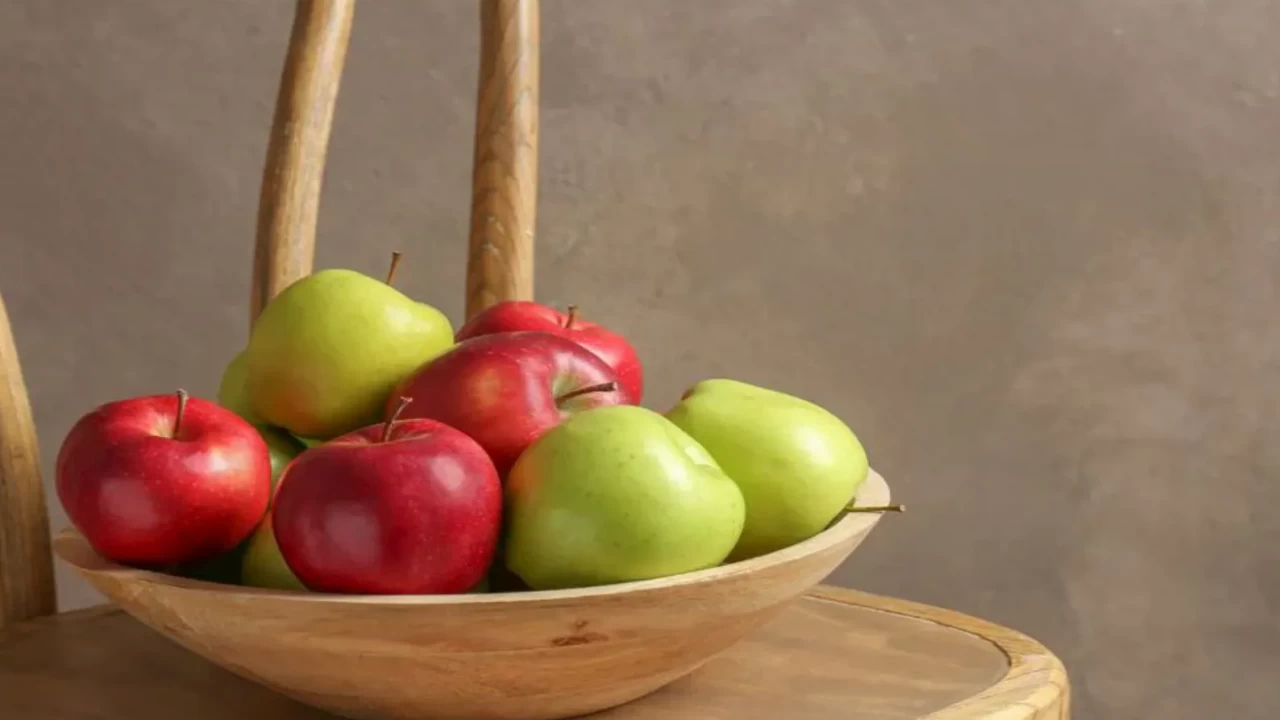 Yeşil elma mı kırmızı elma mı daha masum?