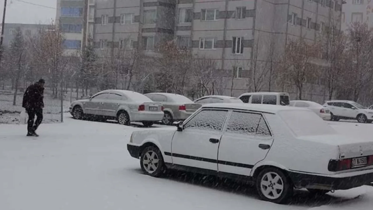 Bitlis'te köy okulları ve taşımalı eğitime 1 günlük kar tatili