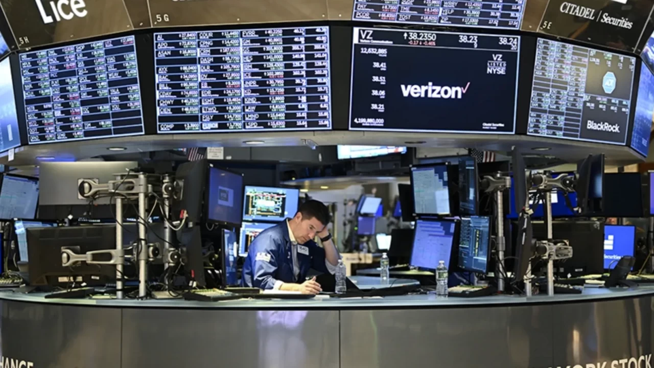 New York borsası haftaya düşüşle başladı: Teknoloji hisseleri baskı altında