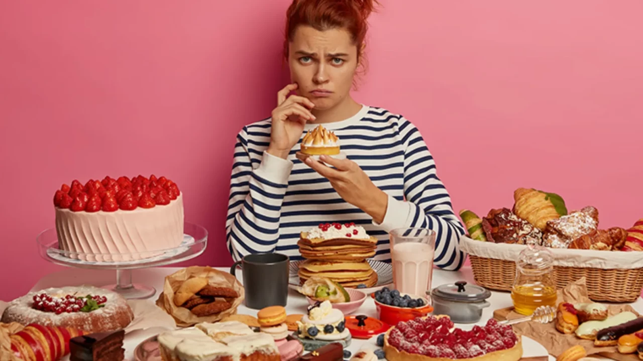 Kadın beslenmesinde büyük yanılgı! Az yemek neden zayıflatmıyor?