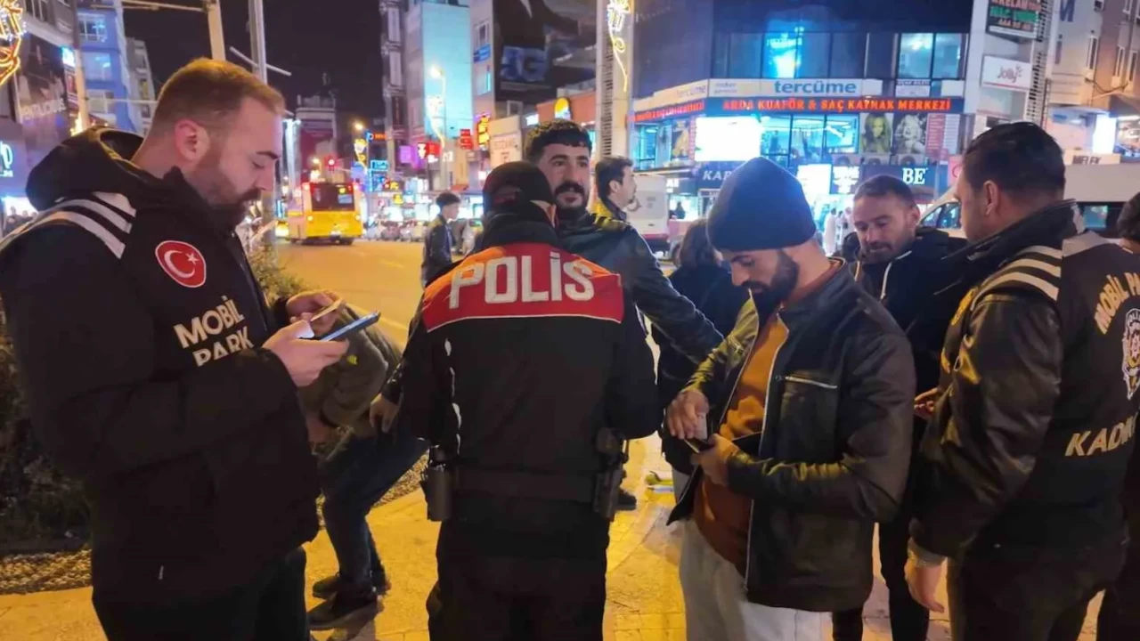 Kadıköy’de yılbaşı öncesi polis denetimleri artırıldı
