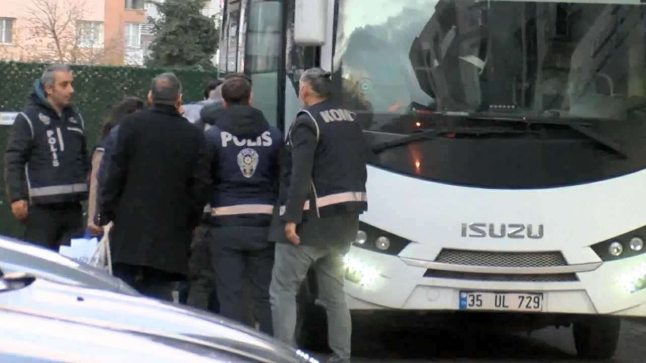 İzmir'de 'zimmet' operasyonu: 9 şüpheli adliyeye sevk edildi