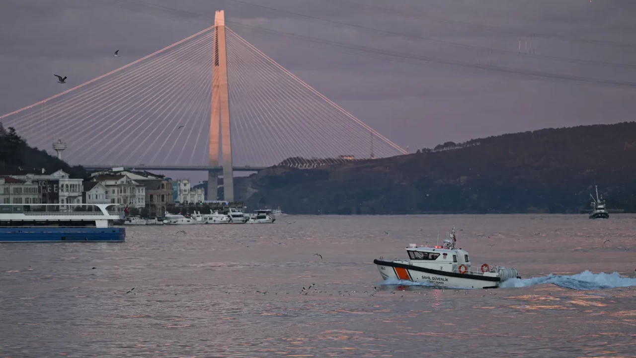 Yılbaşı gecesi denizlerde güvenlik önlemi: 76 unsur, 405 personel görev başında