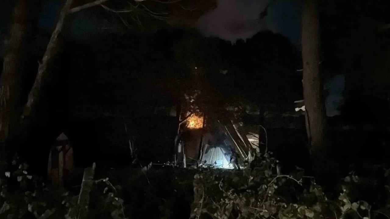 Arnavutköy’de kapatılan tesiste korkutan yangın!