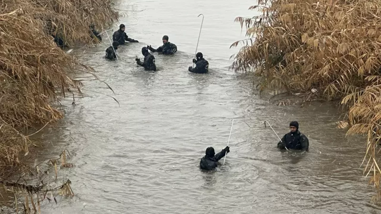 Harran’da sulama kanalına düşen otomobilde arama çalışması sürüyor