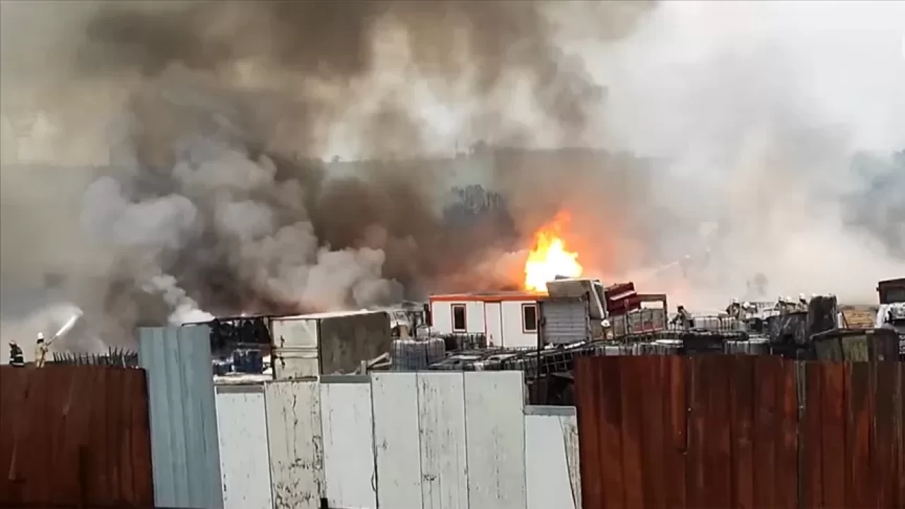 İstanbul Tuzla'da fabrika yangını