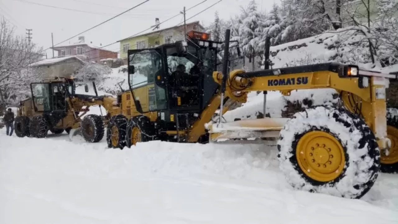 Kar esareti: 4 ilde binin üzerinde köy yolu kapandı