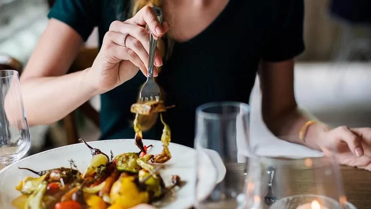 Akşam yemeğinde kalori kontrolü! Kilo vermek için neler yenmeli, nelerden kaçınılmalı?
