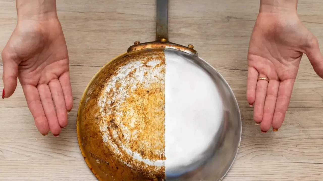 Eski tencerelerinize ikinci bir şans verin! İki malzeme ile tencereler pırıl pırıl oluyor