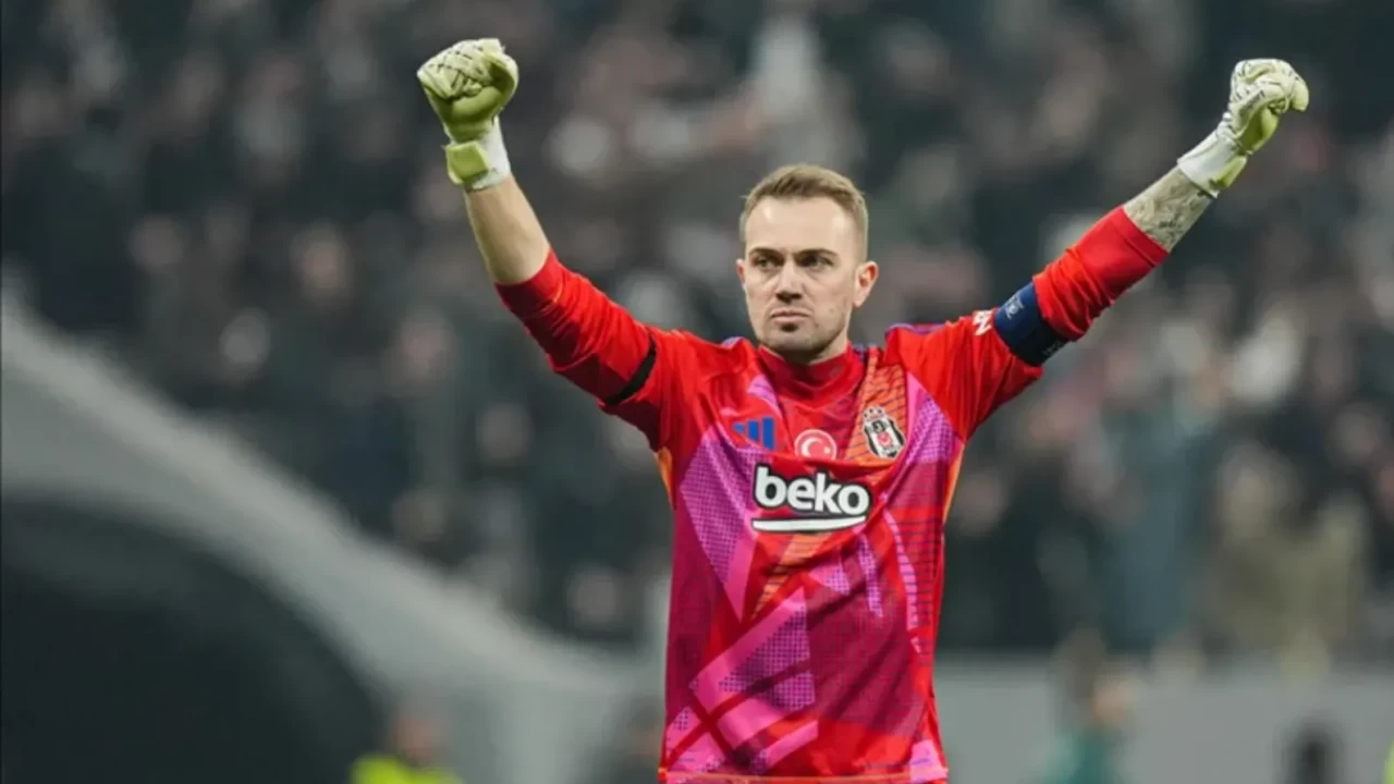 Milli kaleci Mert Günok, Beşiktaş'a veda etti
