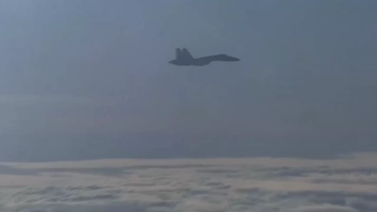 Rusya’dan Baltık Denizi üzerinde gövde gösterisi: Bombardıman uçakları 5 saat uçtu!