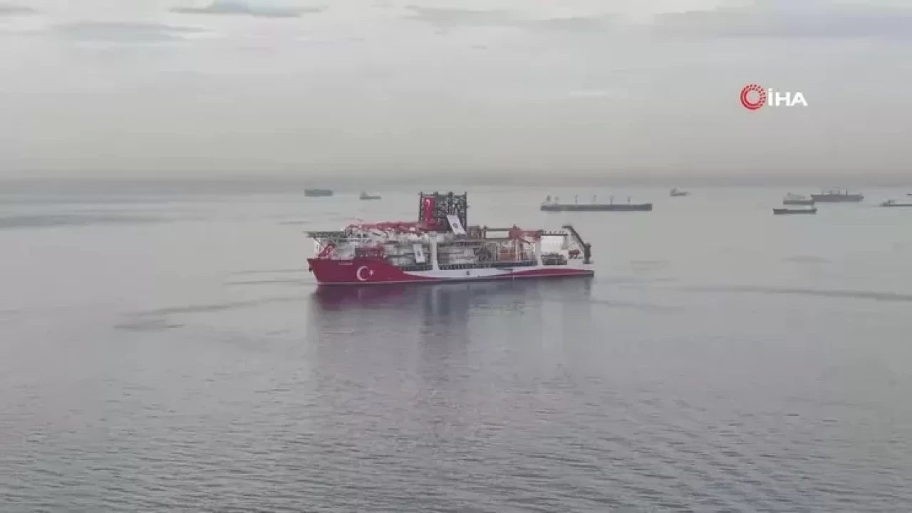 Türkiye’nin yeni sondaj gücü Yıldırım, Karadeniz yolunda: O anlar dronla görüntülendi