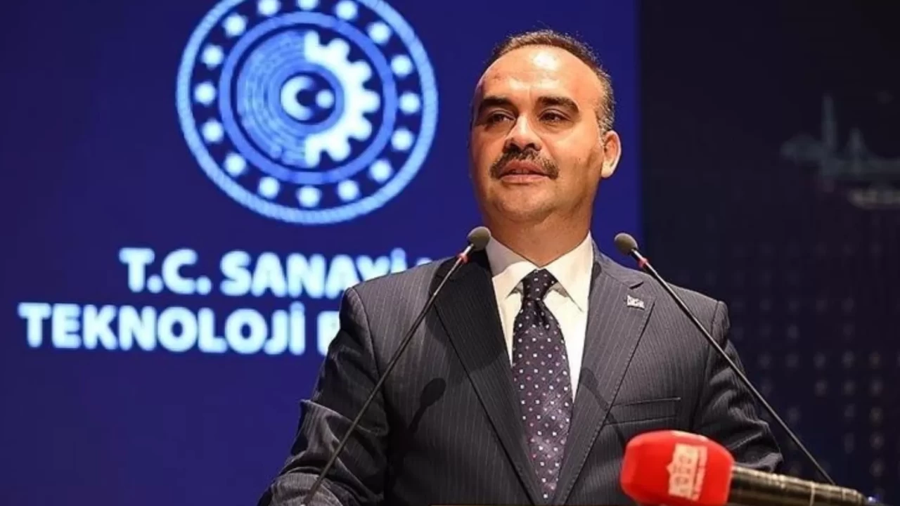 Bakan Kacır: 'Dünyanın en büyük uzay etkinliğine Antalya'da ev sahipliği yapacağız'