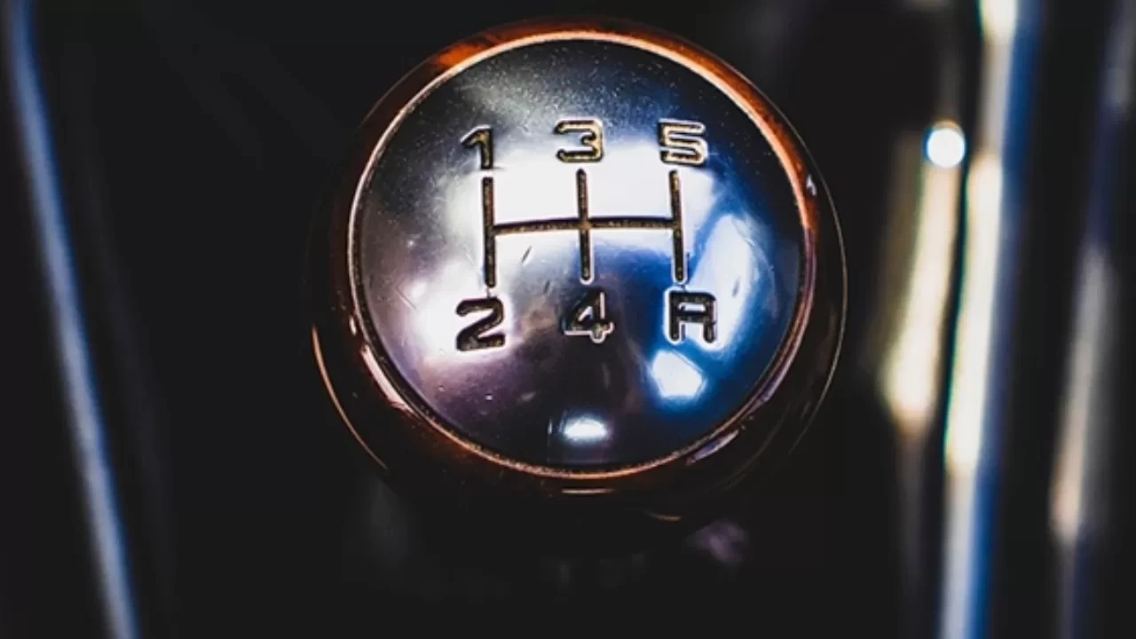 Herkes otomatik viteslere yöneldi manuelde fiyatlar düştü! En ucuz 5 manuel araba