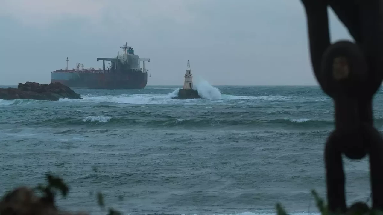 Karadeniz'de dron saldırısı! Petrol tankeri hedef alındı, sahil güvenlik harekete geçti