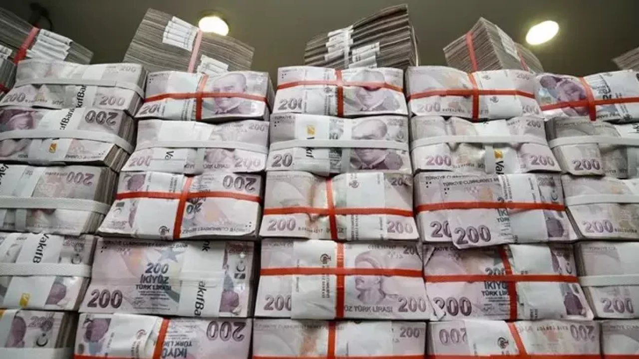 Bankacılık sektörü büyüyor: Kredi hacmi ve mevduat rakamları artış gösterdi!