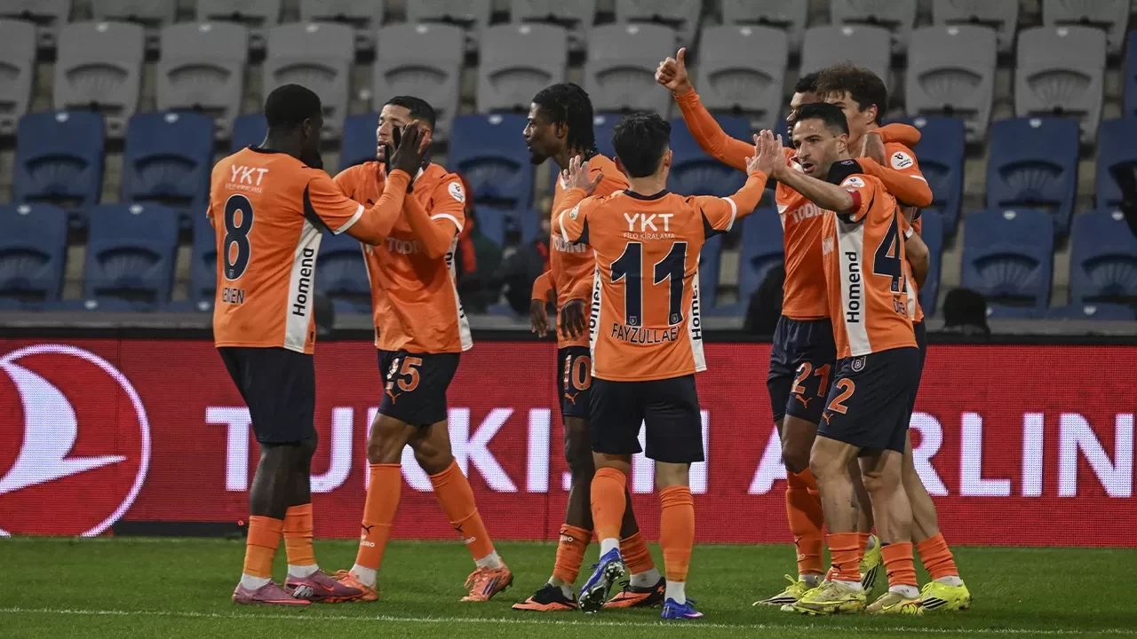 Başakşehir Süper Lig'de ikinci devreye galibiyetle başladı | Başakşehir 2-1 Fatih Karagümrük