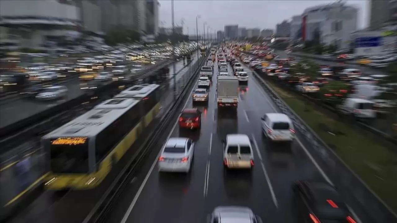 İstanbul’da trafik yine kilit! Akşam saatlerinde yoğunluk yüzde 87’ye çıktı
