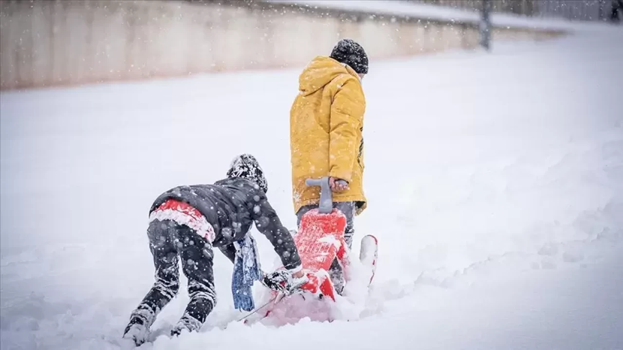 Kar nedeniyle birçok ilde eğitime ara! İstanbul, A…