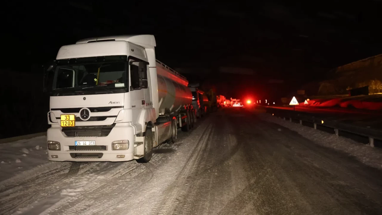 Sürücüler dikkat! Kop Dağı Geçidi'nde ulaşım durduruldu: İşte son durum