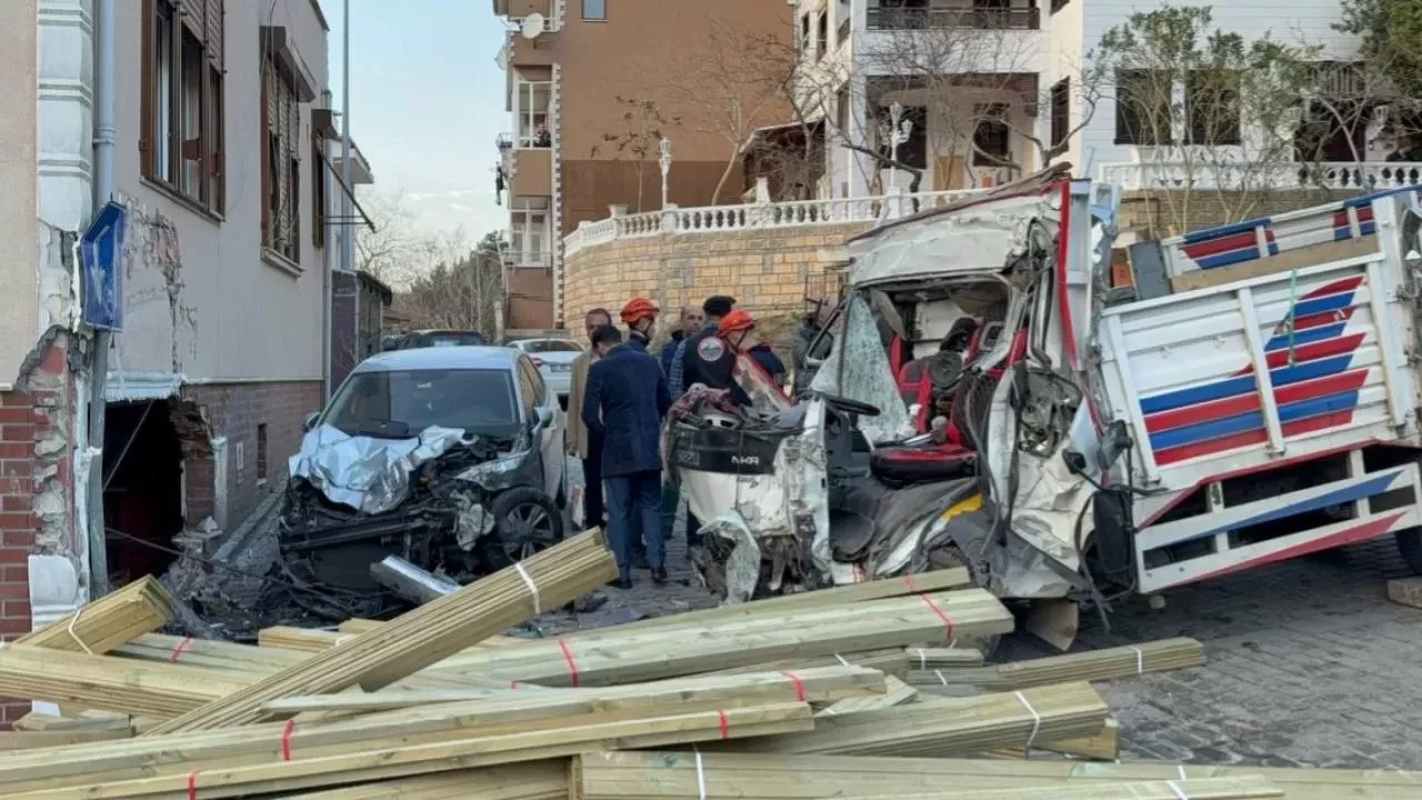 Feci kaza! Kontrolden çıkan kamyon 2 can aldı, 1 kişi yaralandı!