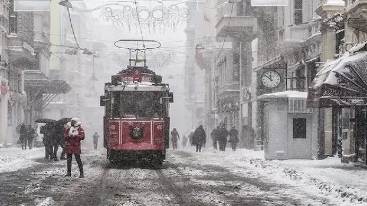 AKOM tarih vererek uyardı! İstanbul'a kar yağışı geri geliyor