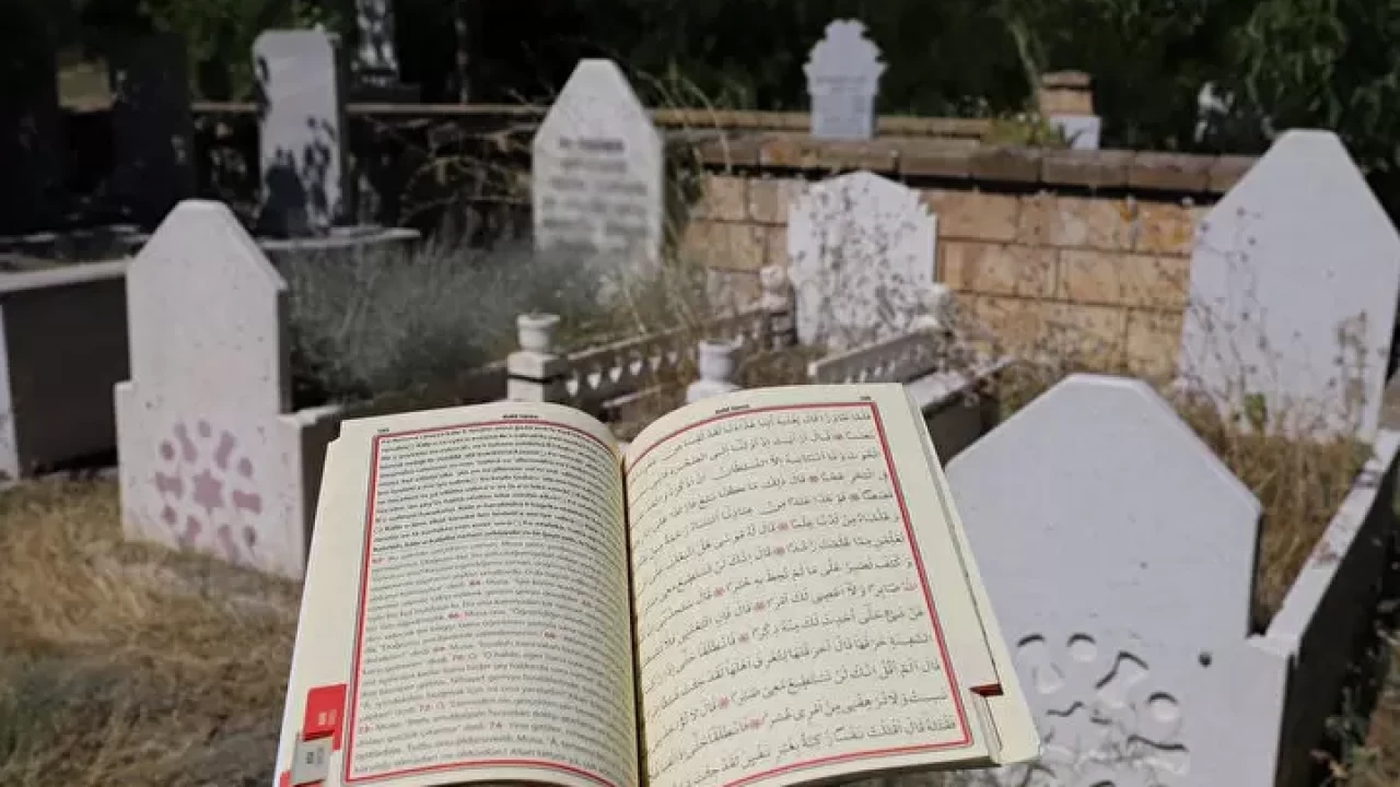 Mezarlıkta okunacak dualar neler? Kabir ziyaretinde hangi dualar okunur? İşte en faziletli sureler