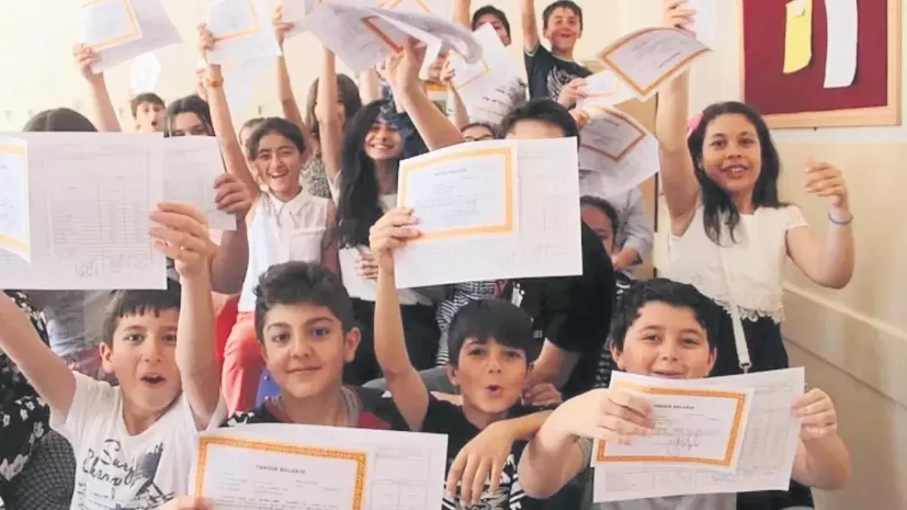 Milyonlarca öğrenci için geri sayım başladı: Karneler geliyor, yarıyıl tatili başlıyor