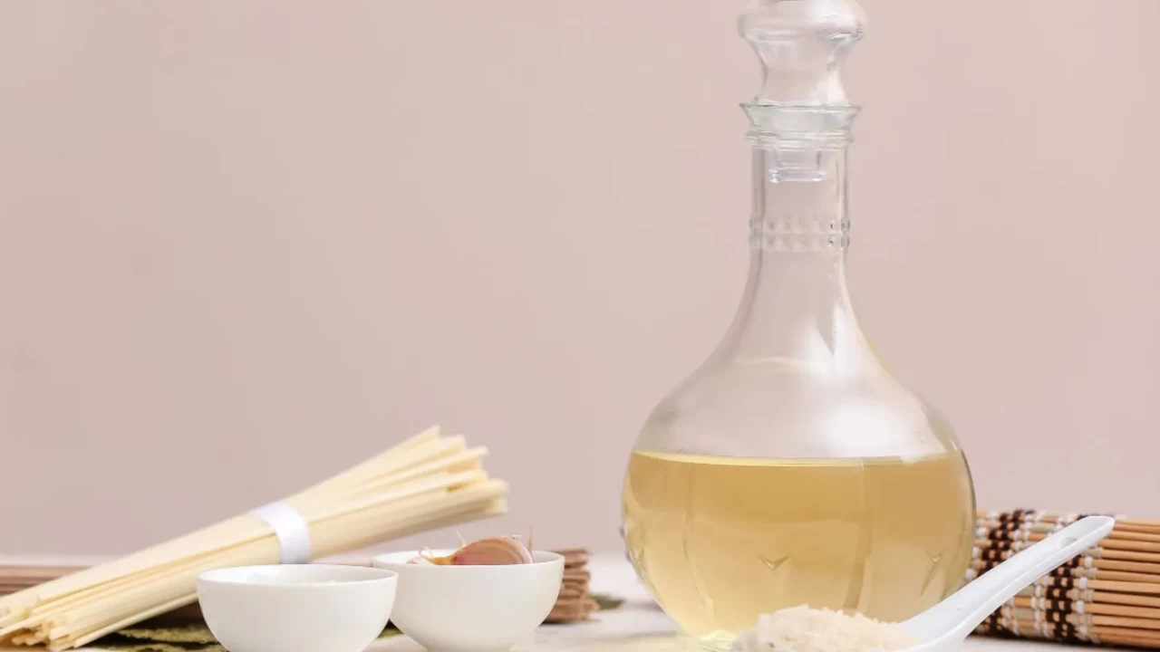 Pirinç sirkesiyle cilt lekelerine doğal dokunuş