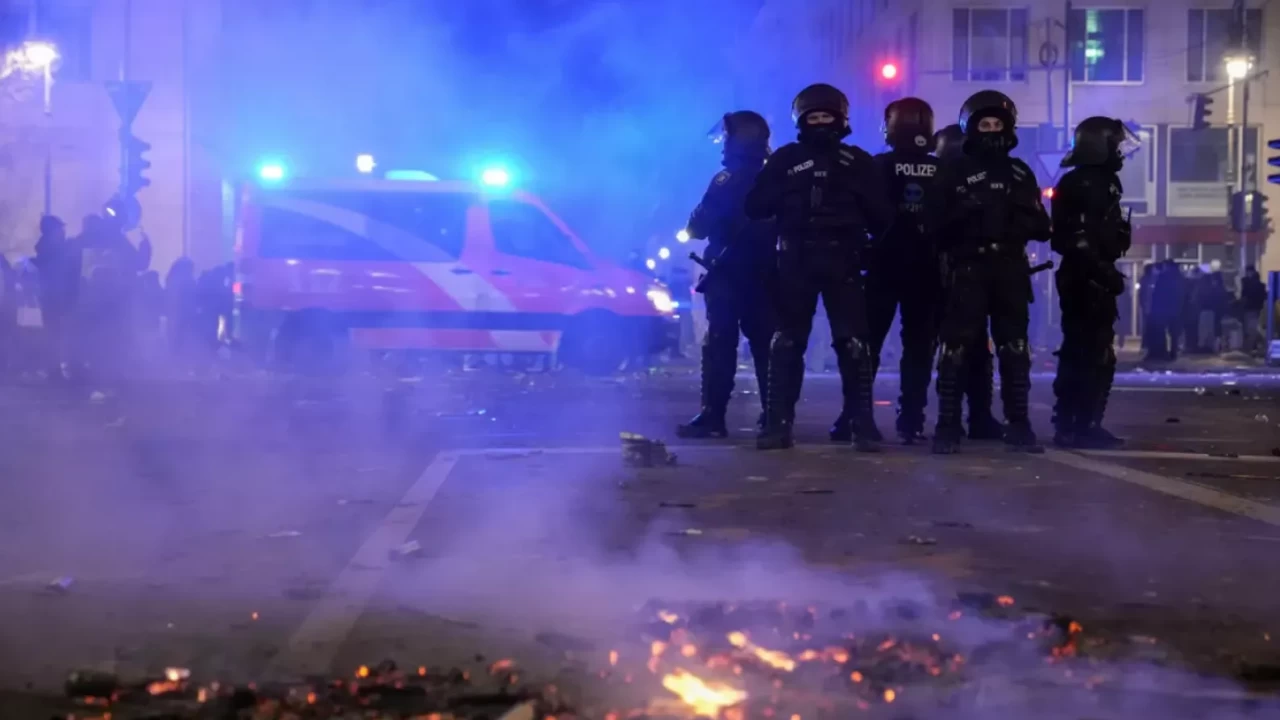 Avrupa’da yılbaşı gecesi bilançosu ağır: Ölümler, yangınlar ve yüzlerce gözaltı