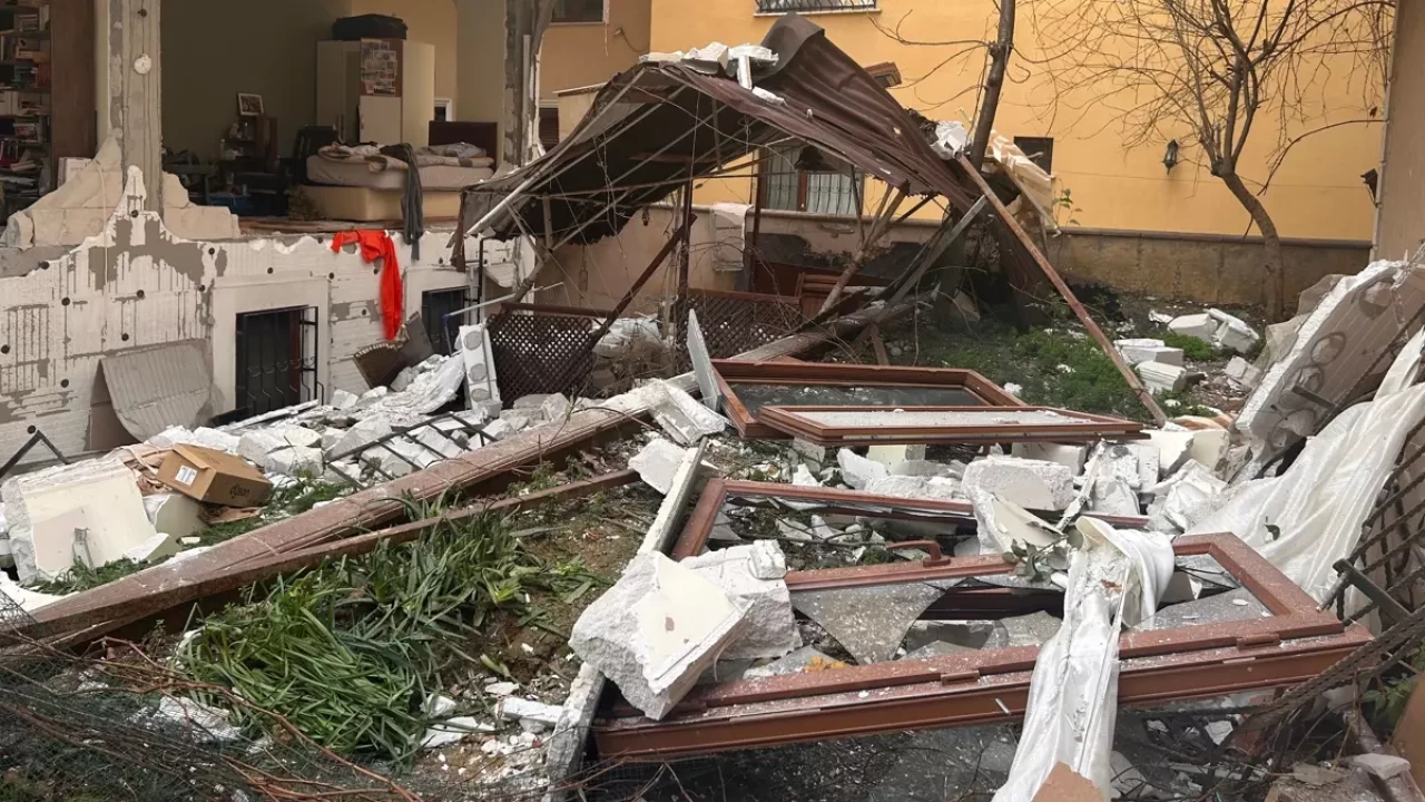 İstanbul Ataşehir’de doğal gaz patlaması! Sokak savaş alanına döndü