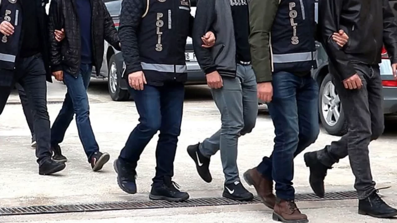 Antalya’da “ruhsat” tehdidiyle şantaj iddiası: 4 kişi tutuklandı