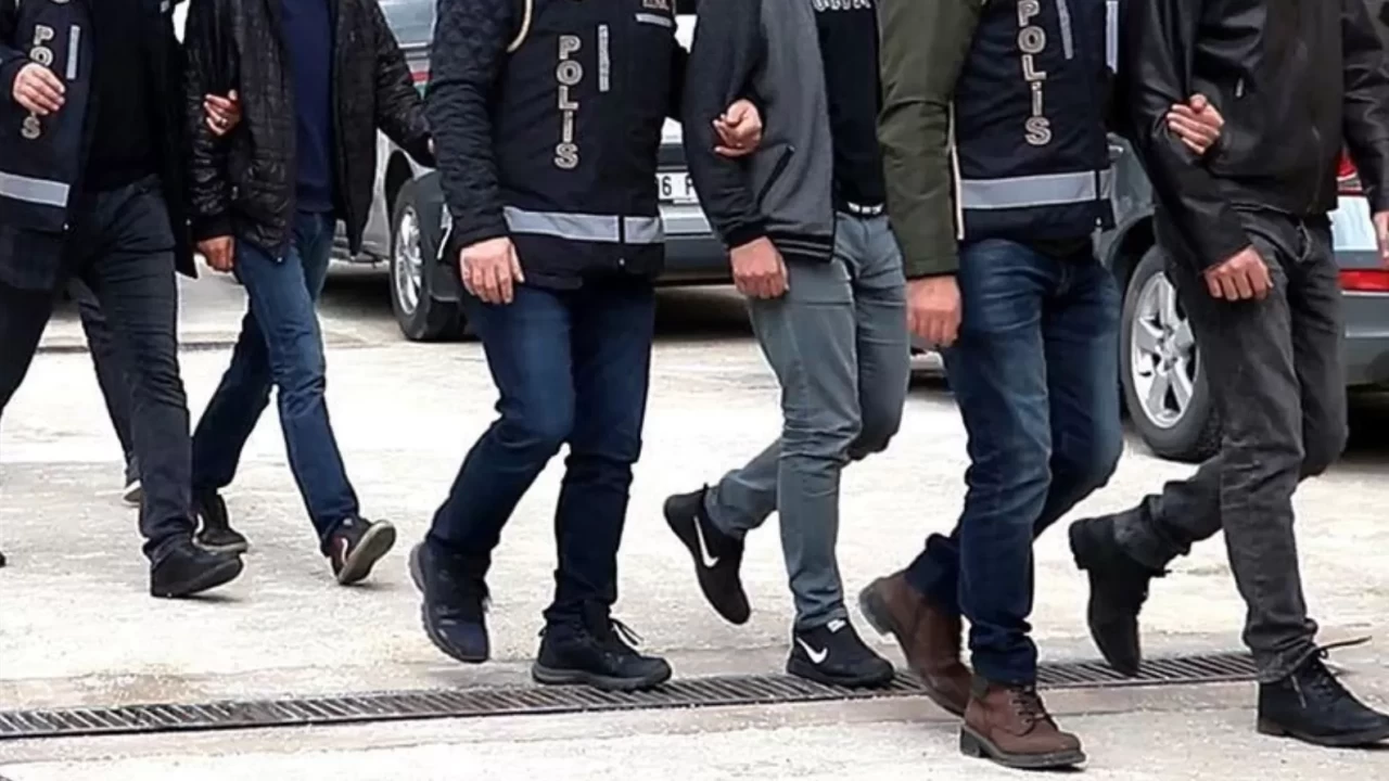 İstanbul'da yasaklı madde tacirlerine operasyon: 23 kişiye gözaltı kararı