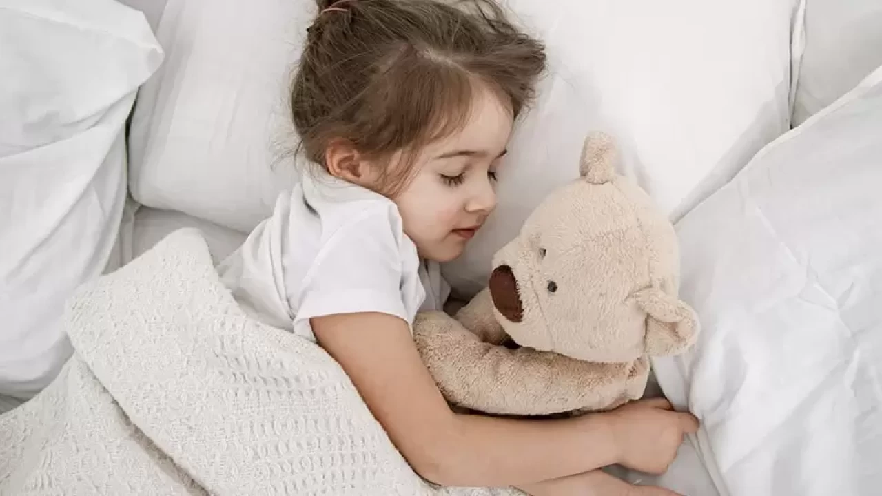 Düzenli uyku çocuklarda okul başarısını artırıyor