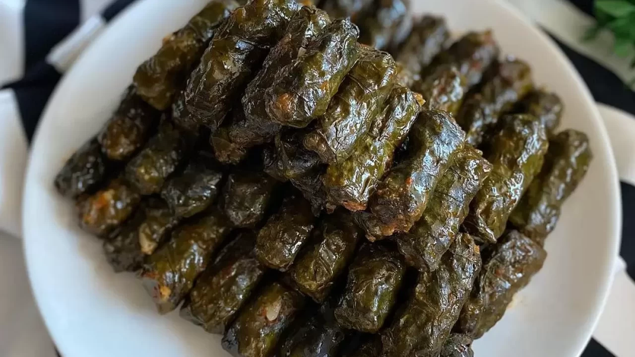 Hamsili pazı sarması nasıl yapılır? Vitamin deposu lezzetin püf noktaları