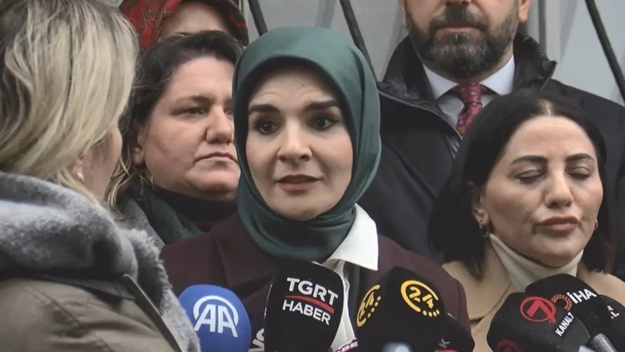 Bakan Göktaş, kreşte şiddete uğradığı belirtilen çocuğu ziyaret etti