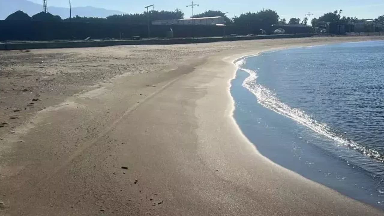 Deniz suyu 10 metre çekildi! Sahile gelen vatandaşlar şoke oldu!