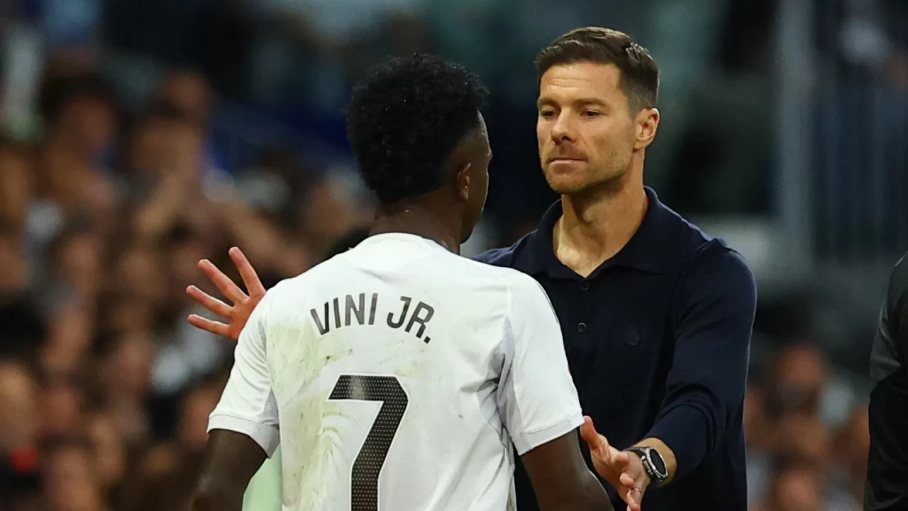 Vinicius Junior ile Xabi Alonso arasında maç içi gerginlik