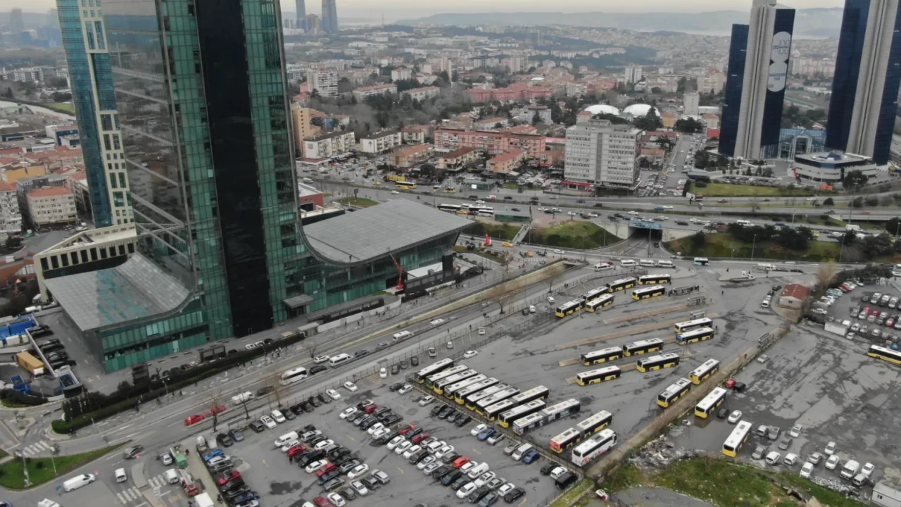 CHP, İBB'de daha önce rant ve ihanet dediği ihaleyi kendi oylarıyla geçirdi...
