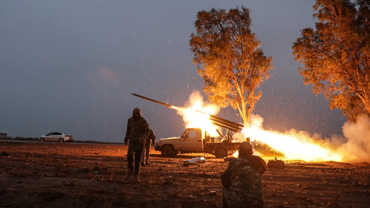 Kaçacak delik arıyorlar! Dengeler değişti, ordu Rakka kapılarına dayandı