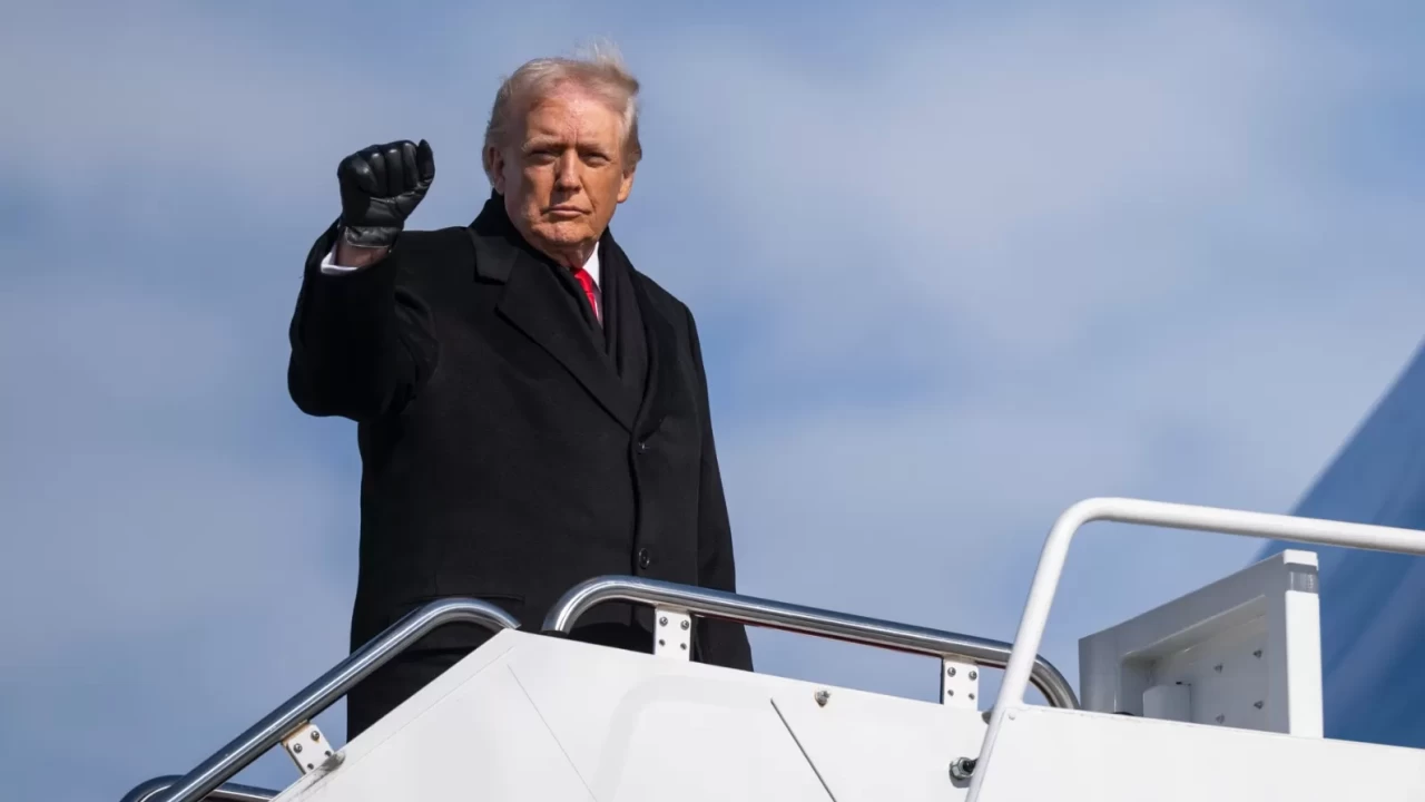 ABD Başkanı Trump duyurdu: Venezuela'ya ticari uçuşlar yeniden başlıyor