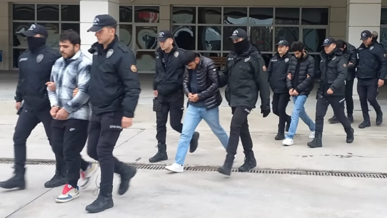 Terör örgütü DEAŞ'a 6 ilde operasyon: 7 gözaltı