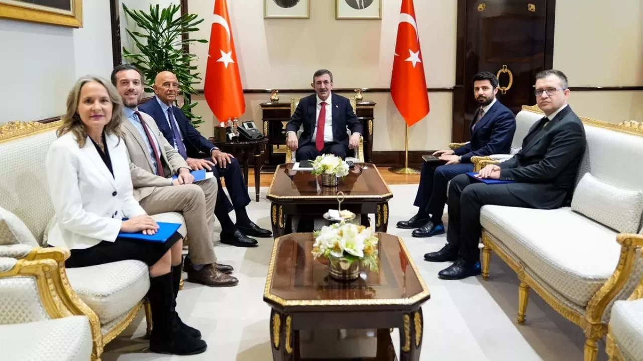 Cumhurbaşkanı Yardımcısı Yılmaz, ABD Büyükelçisi Barrack'ı kabul etti