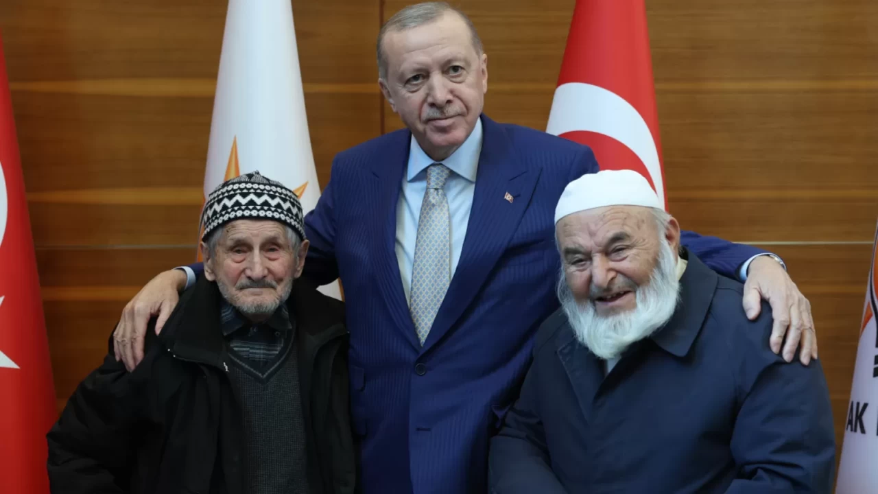 Cumhurbaşkanı Erdoğan, Düzce'den gelen vatandaşlarla bir araya geldi