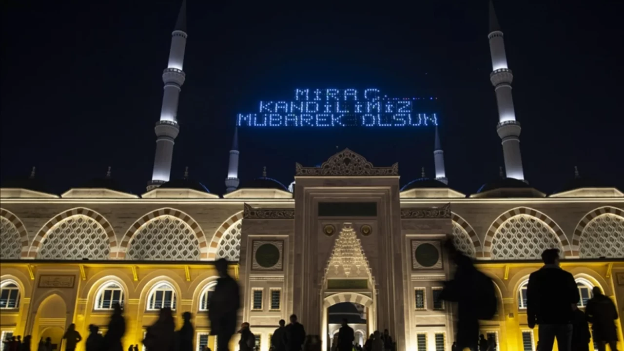 Miraç gecesinde hangi sure ve ayetler inmiştir?