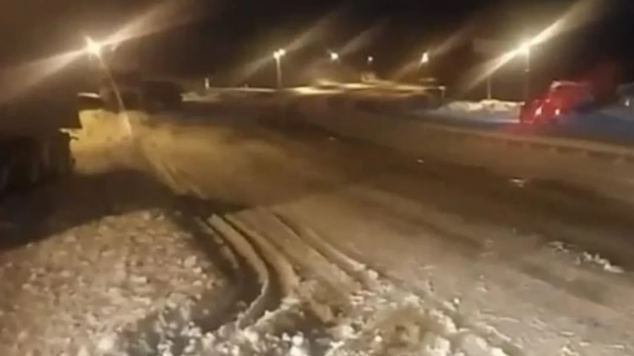 Kar ve tipi nedeniyle kapanan Kayseri-Malatya Karayolu trafiğe açıldı