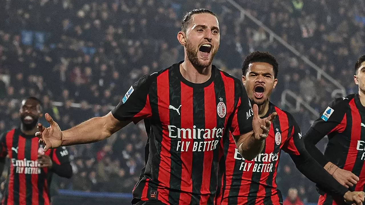 Milan Serie A'da Como deplasmanında 3 golle kazandı