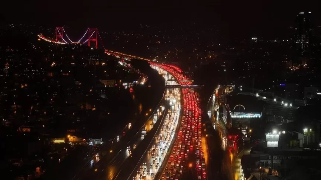 İstanbul'da akşam saatlerinde trafik yoğunluğu yüzde 87'ye çıktı