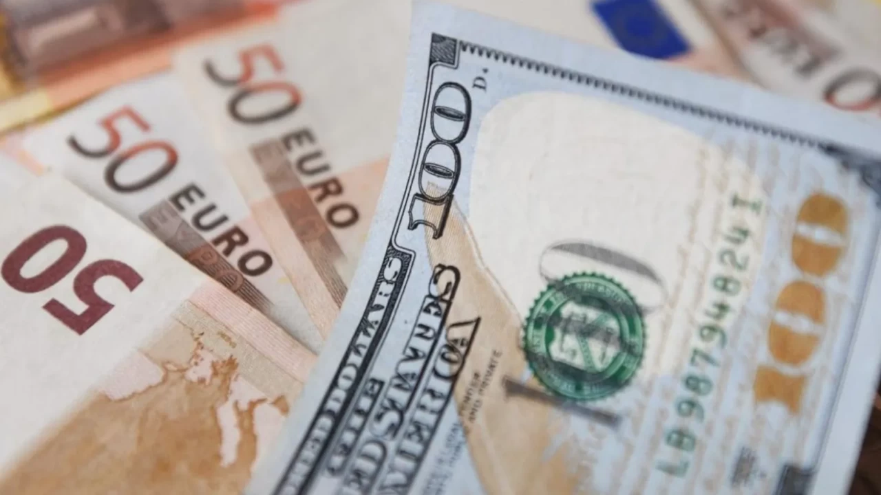 Döviz piyasasında yeni haftanın açılış fiyatları belirlendi